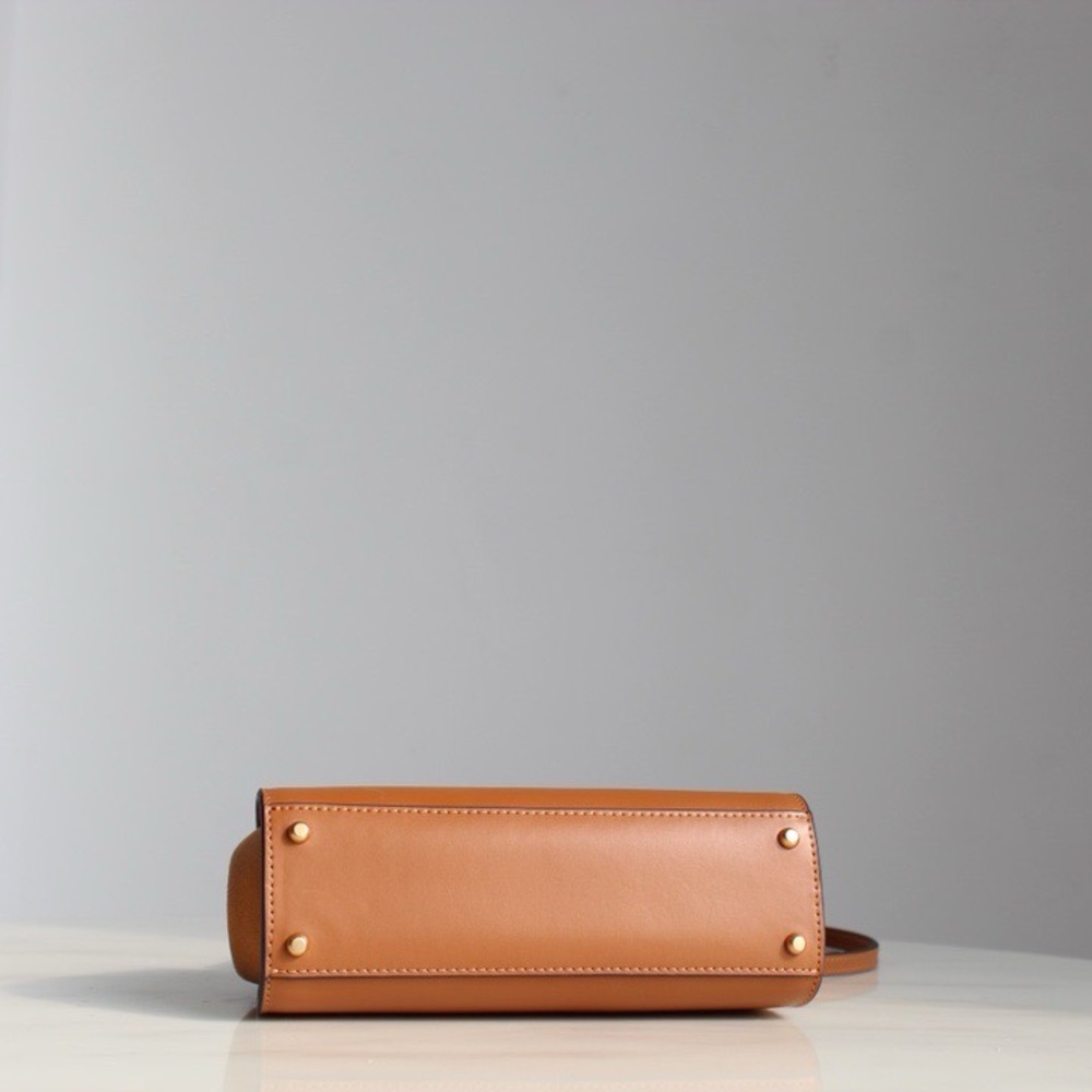 Tory Burch Tan Leather Handbag with Gold Logo - Picture 7 of 8